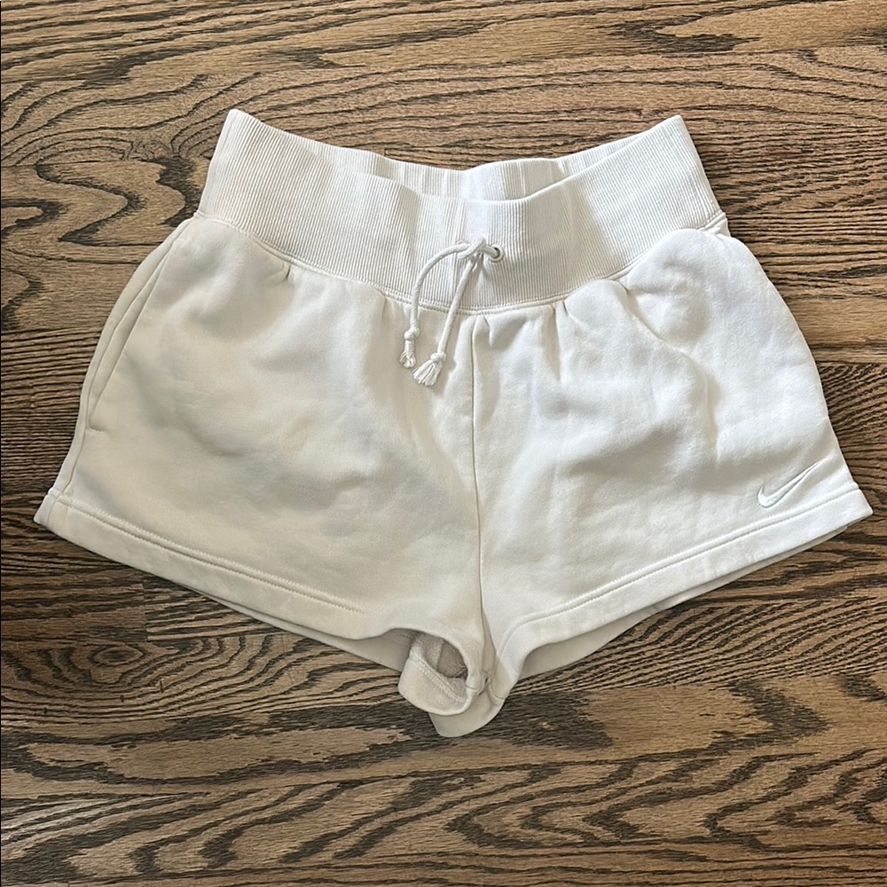 Nike Women’s stone light gray Rib-Waist Fleece Shorts Sz M